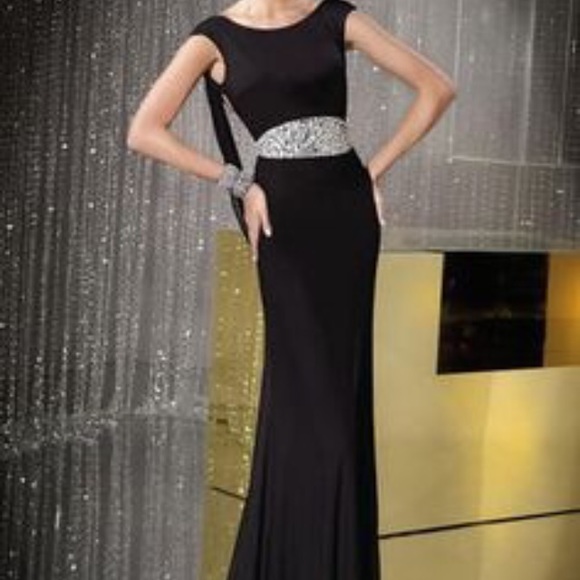 Evening gown - Picture 1 of 6